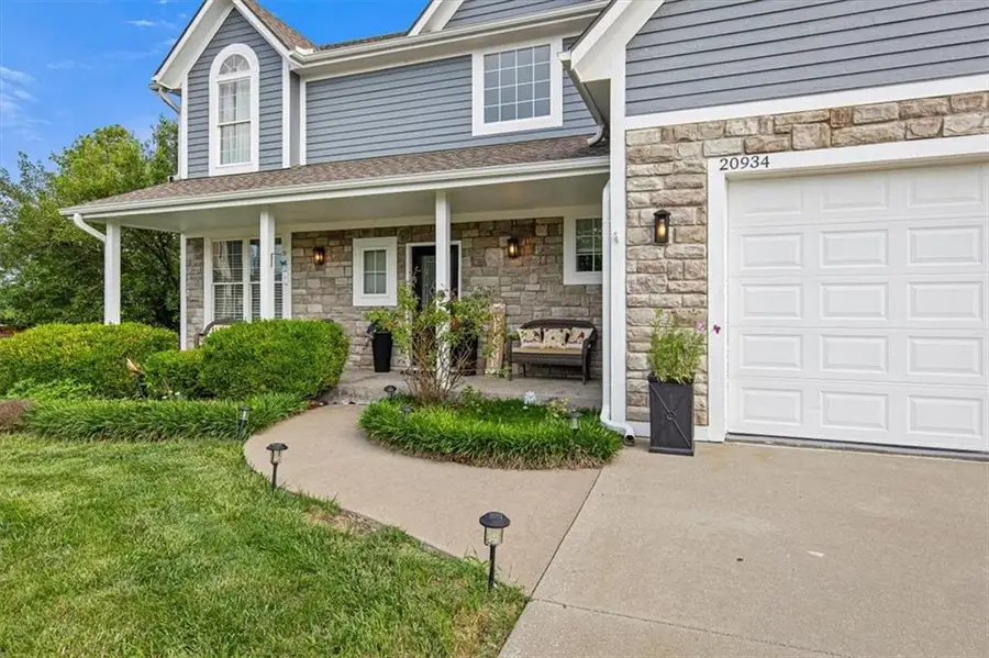 20934 Cottonwood Circle, Spring Hill, KS 66083 - #2