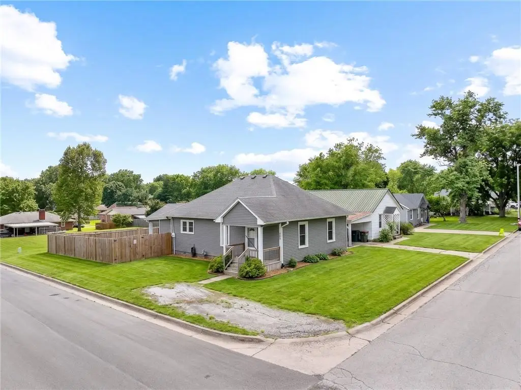 501 W 29th Street, Higginsville, MO 64037 - #1