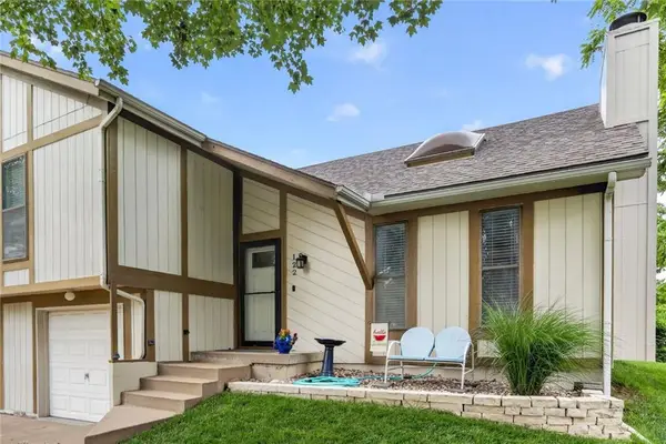 122 N Saxony Drive, Olathe, KS 66061