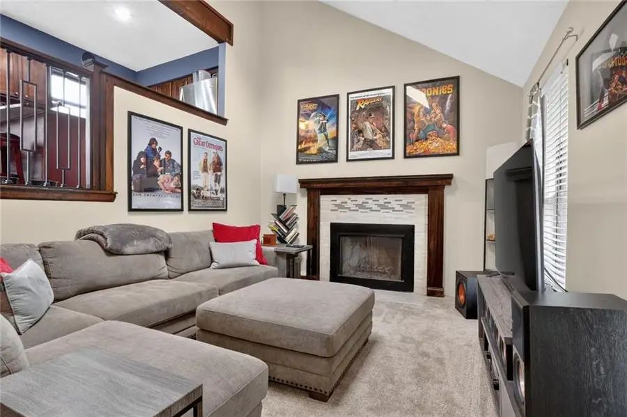 122 N Saxony Drive, Olathe, KS 66061 - #2
