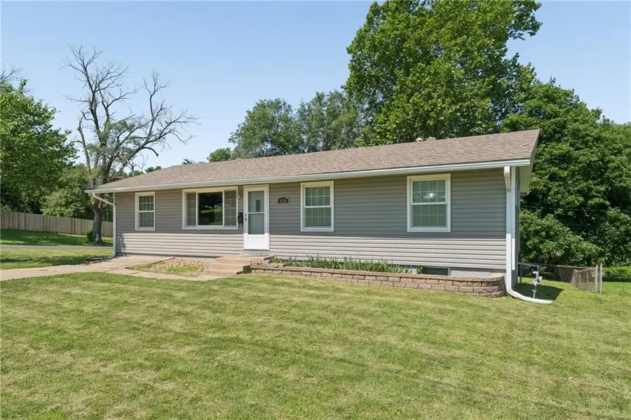 8138 Sterling Avenue, Raytown, MO 64138 - #3