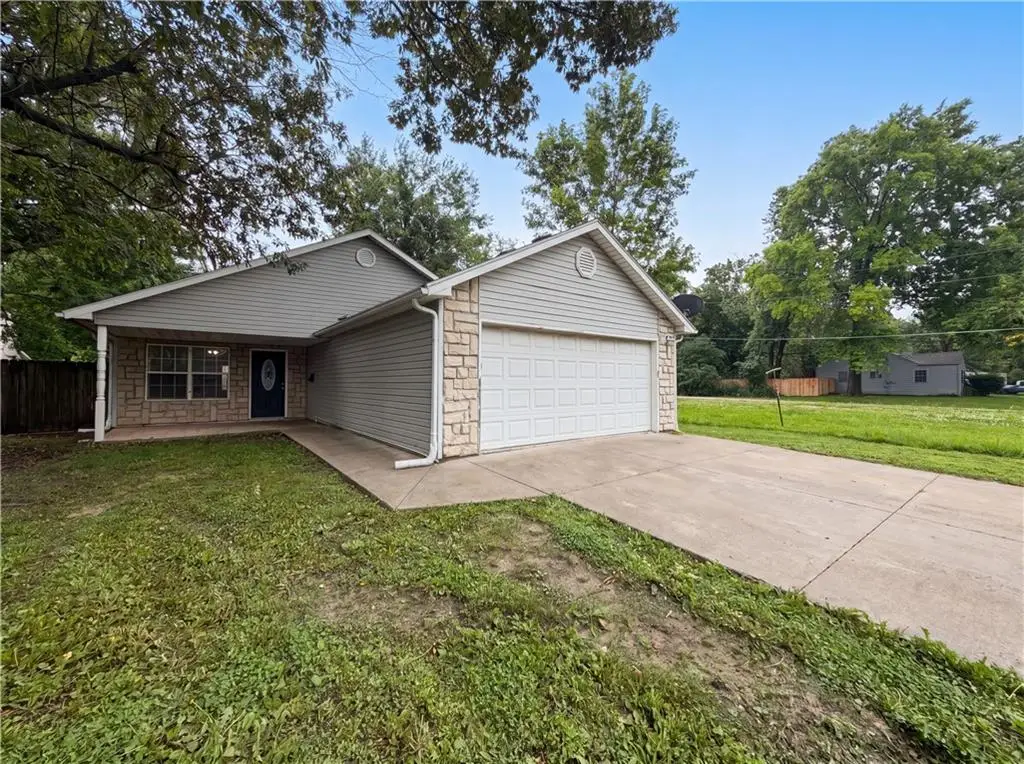 905 S Butler Terrace, Harrisonville, MO 64701 - #1