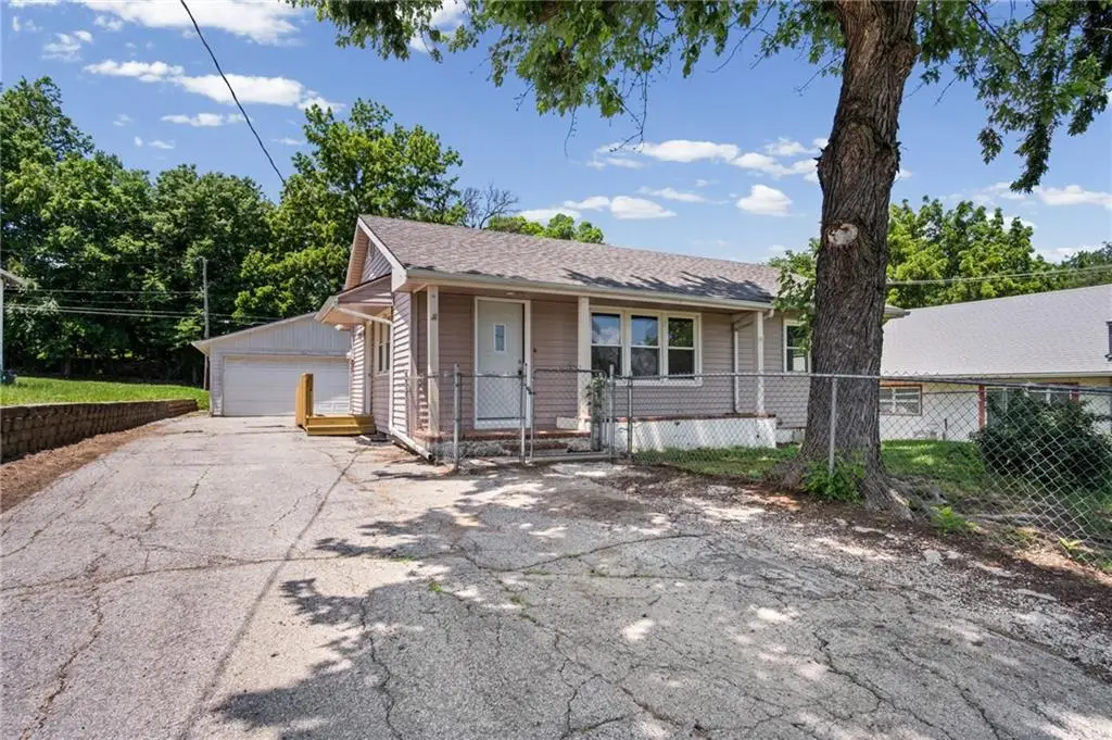 1605 S 6th Street, Atchison, KS 66002 - #1