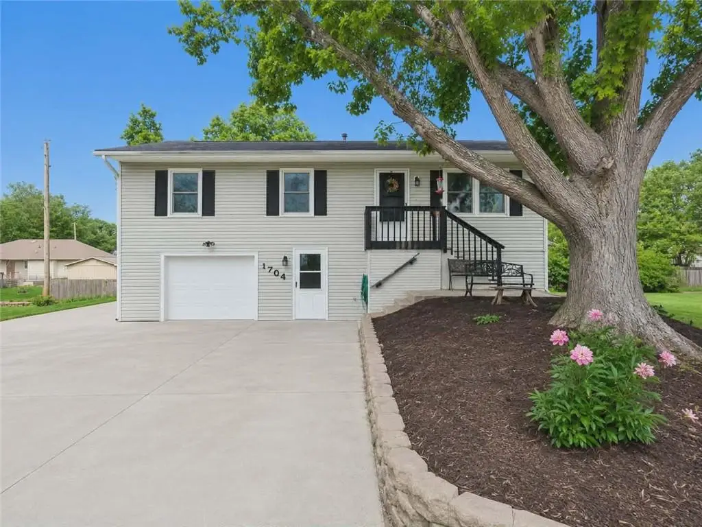 1704 Beverly Circle, Harrisonville, MO 64701 - #1