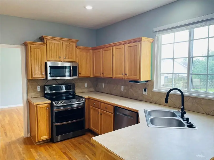3809 Clayton Drive, Leavenworth, KS 66048 - #3