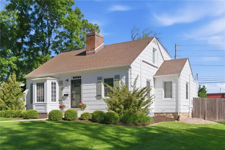 3020 W 47th Terrace, Westwood, KS 66205 - #2