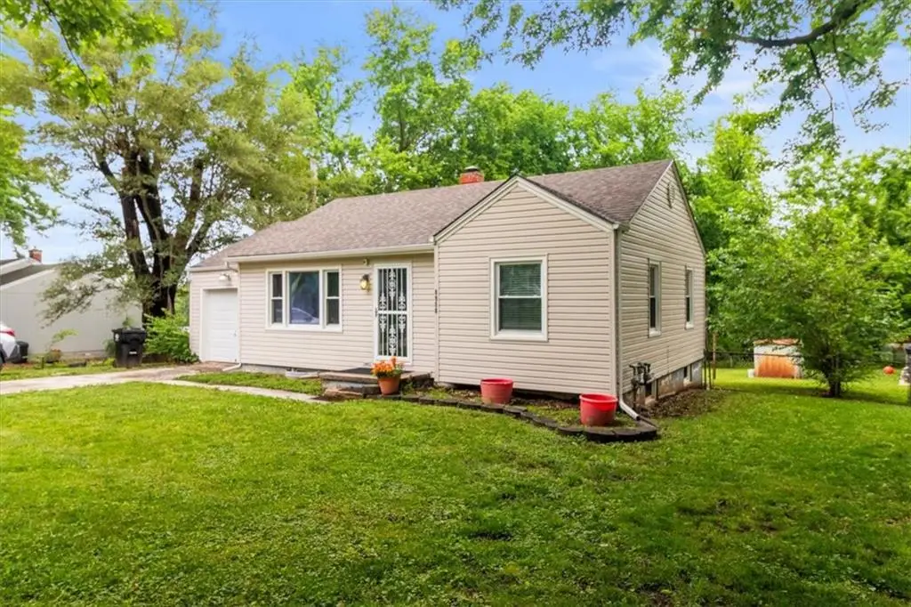 8958 E 55th Street, Raytown, MO 64133 - #1