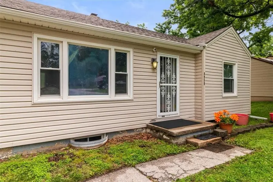 8958 E 55th Street, Raytown, MO 64133 - #3