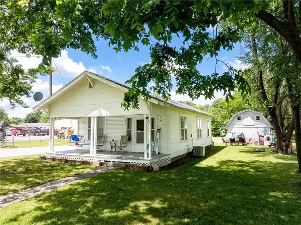 615 N Kansas Avenue, Columbus, KS 66725