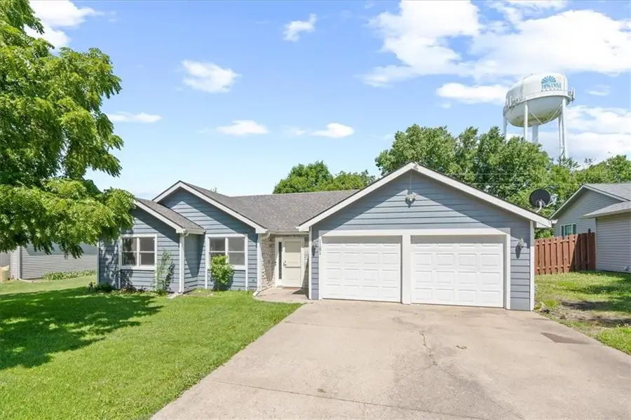 1181 S Delaware Street, Tonganoxie, KS 66086 - #2