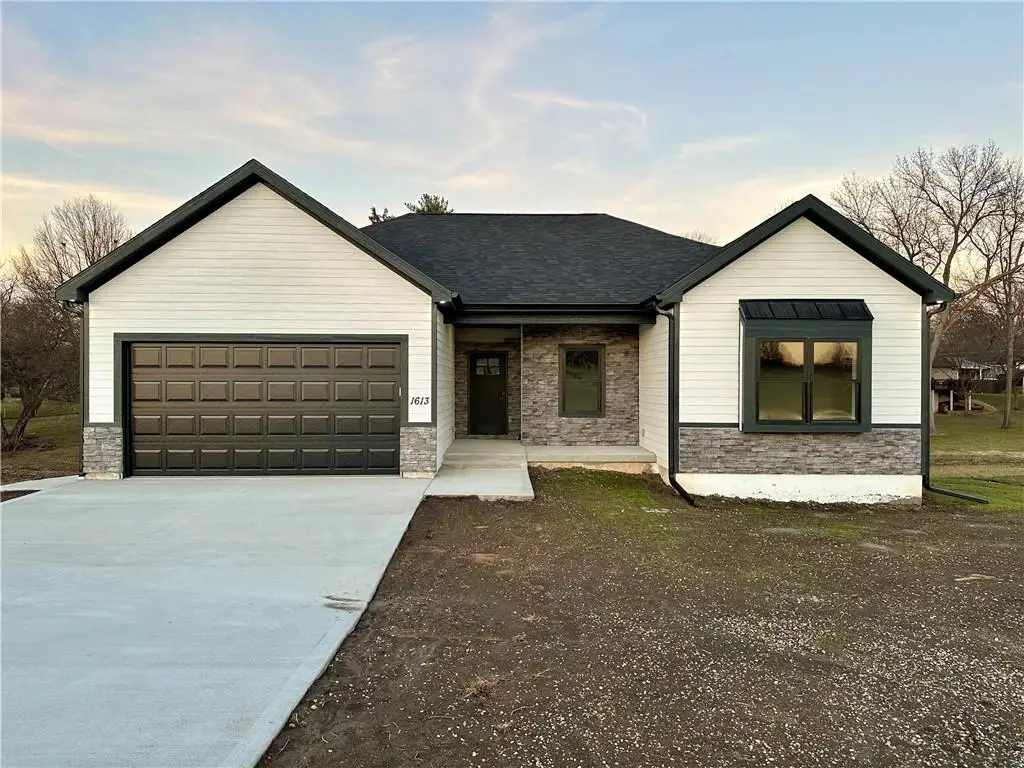 1613 S Ash Court, Ottawa, KS 66067 - #1