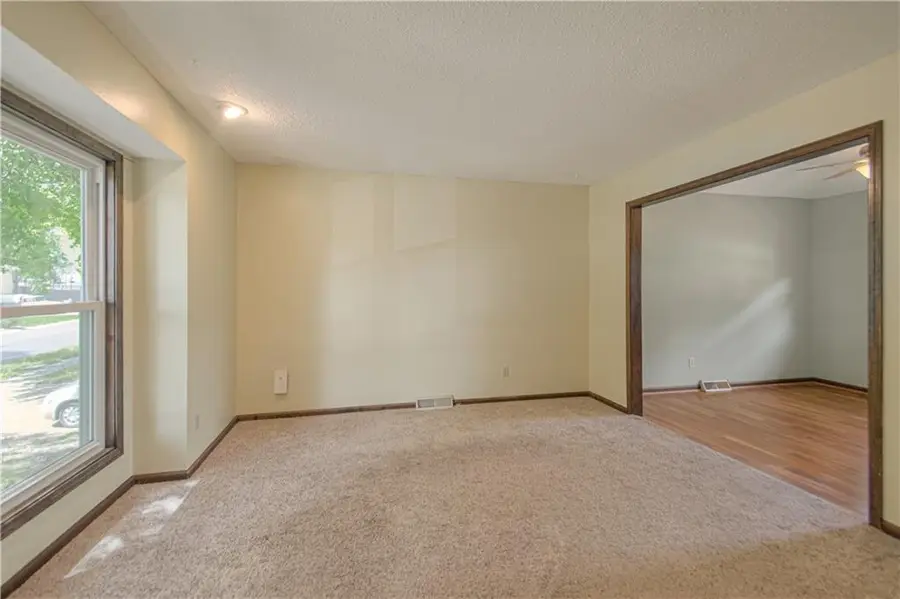 16307 Spring Valley Road, Belton, MO 64012 - #2