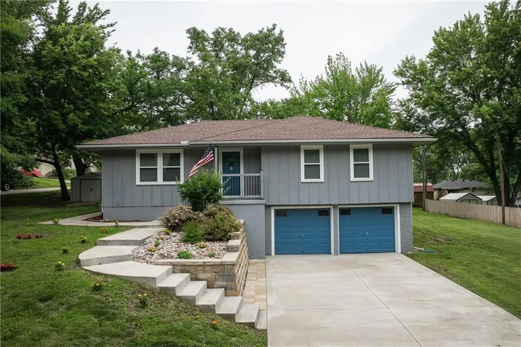 218 SW 20th Terrace, Oak Grove, MO 64075 - #1
