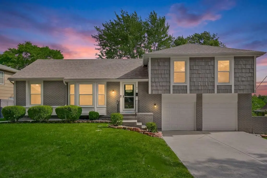 42 E 106th Street, Kansas City, MO 64114 - #1