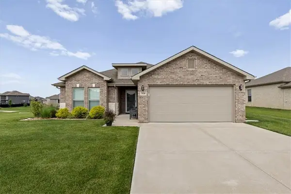 7528 Arapahoe Drive, Shawnee, KS 66227