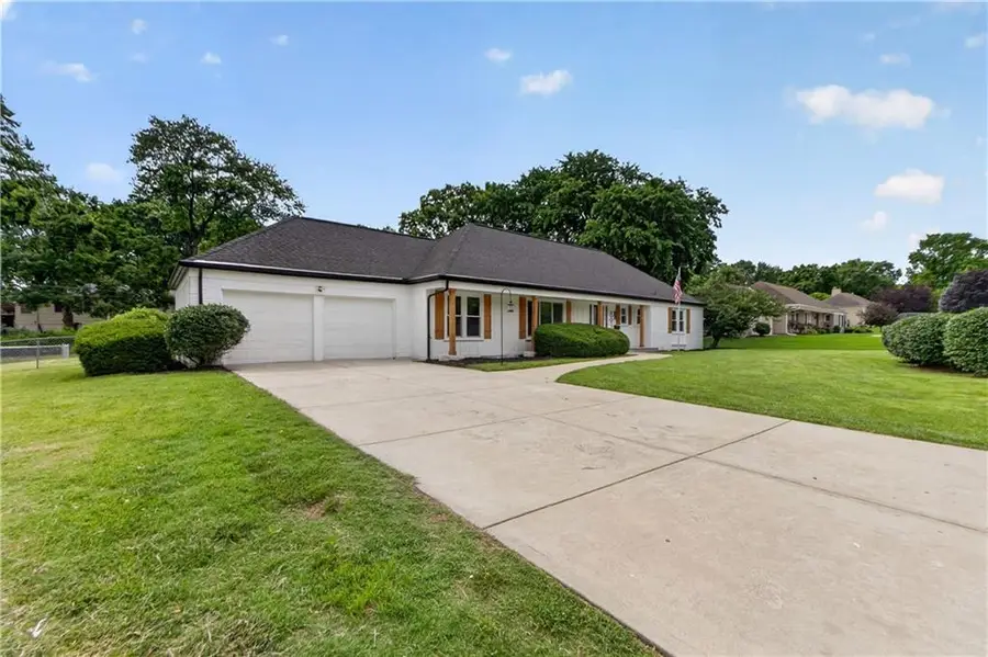 8919 Mission Road, Leawood, KS 66206 - #2