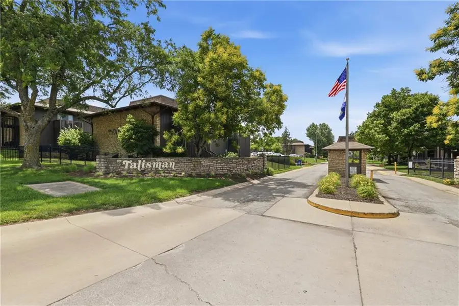 417 W 104th Street #B, Kansas City, MO 64114 - #2