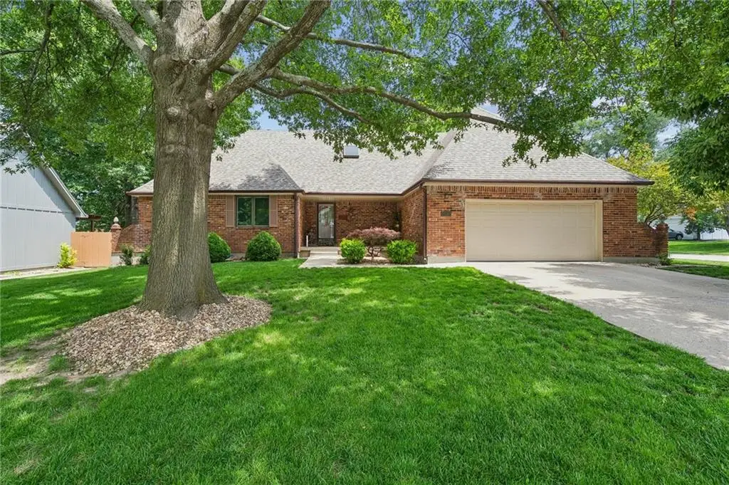 1025 SE Bridgehampton Way, Lees Summit, MO 64081 - #1
