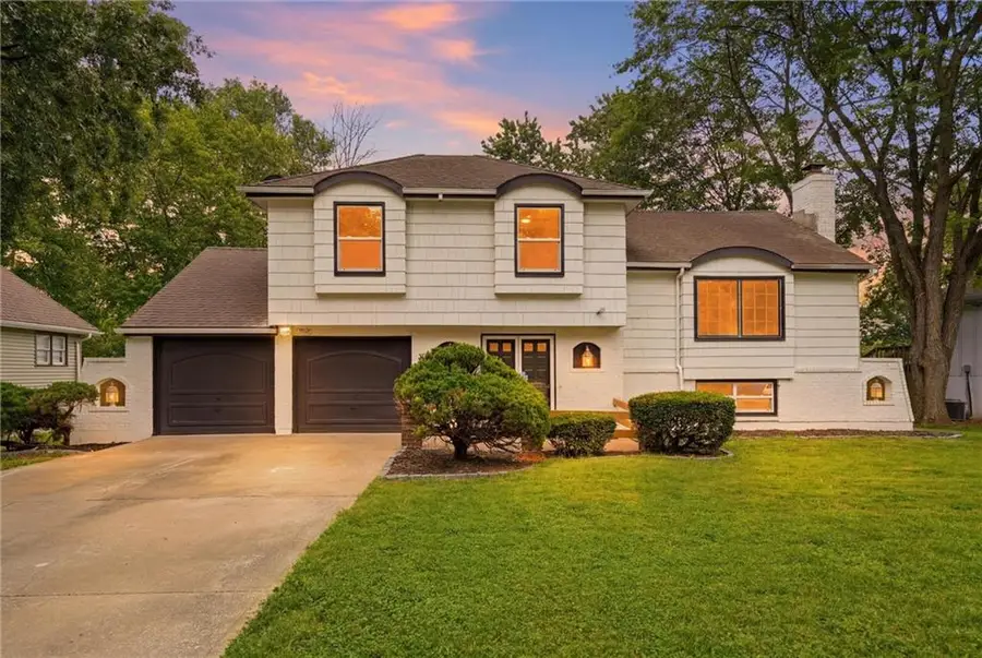 6901 E 127th Terrace, Grandview, MO 64030 - #2