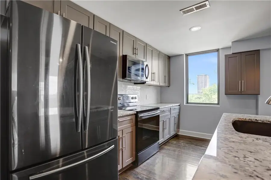 2980 Baltimore Avenue #2208, Kansas City, MO 64108 - #3