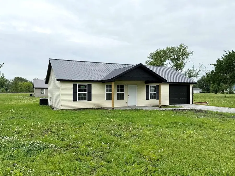 104 W Barrett Avenue, Walker, MO 64790 - #2