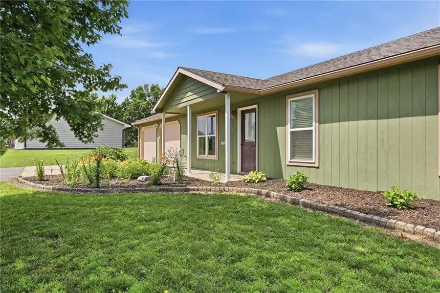 204 Harker Drive, McLouth, KS 66054 - #2