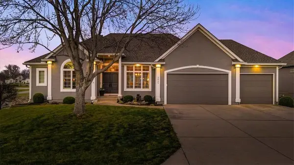 2809 Carlton Drive, Lee's Summit, MO 64082