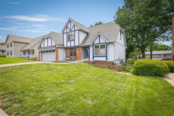 8020 N Flora Avenue, Kansas City, MO 64118