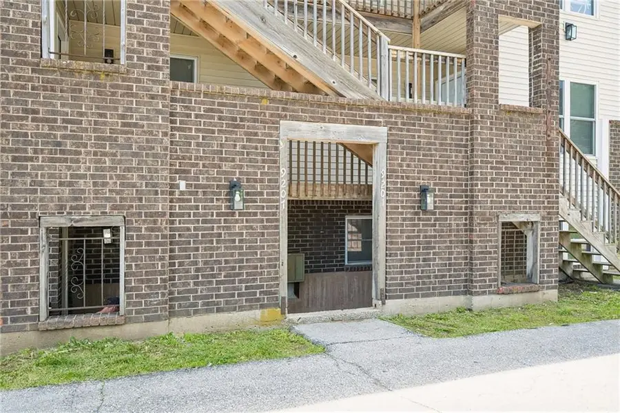 9201 E 54th Street, Raytown, MO 64133 - #2