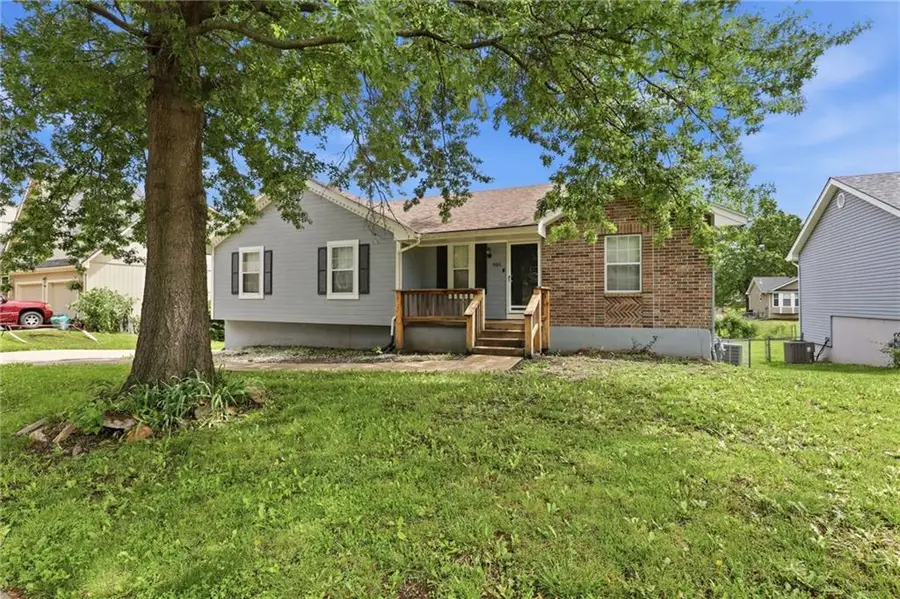 901 SW Foxtail Drive, Grain Valley, MO 64029 - #2