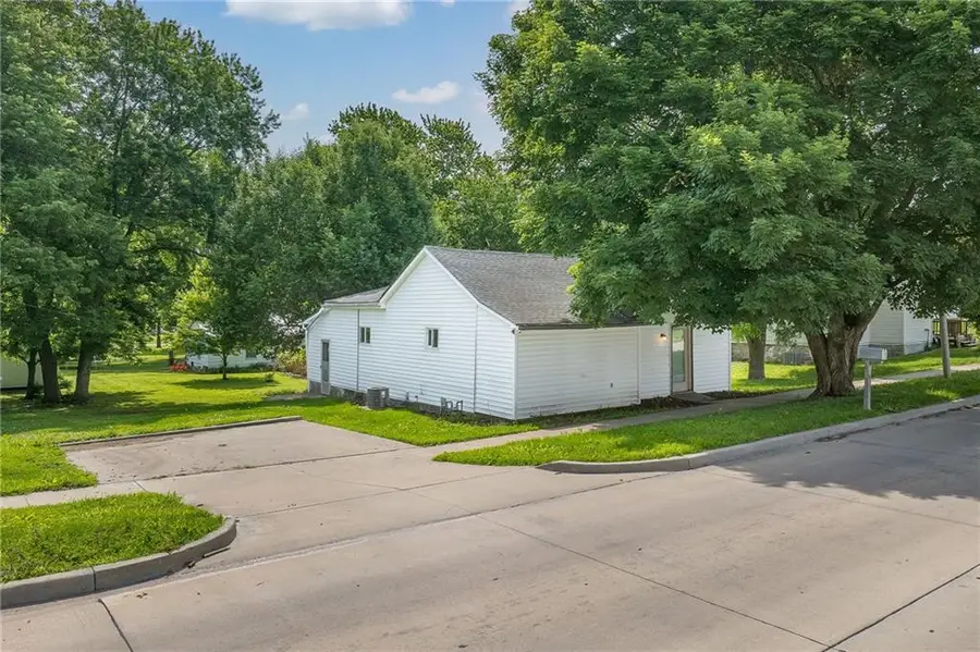 205 S 6th Street, Savannah, MO 64485 - #3