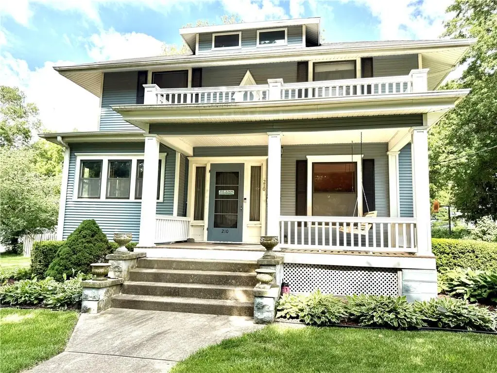 210 N Grand Avenue, Maryville, MO 64468 - #1