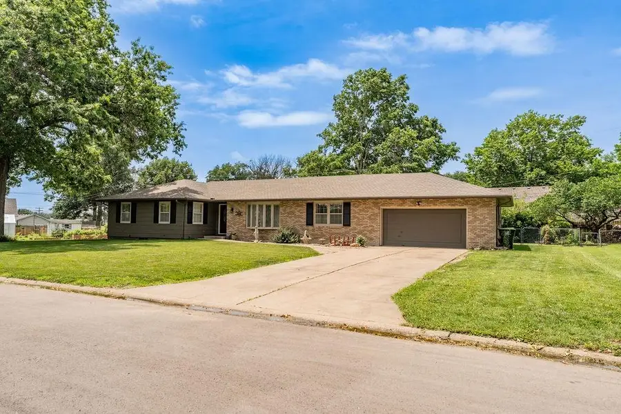 602 Thunderbird Drive, Harrisonville, MO 64701 - #2