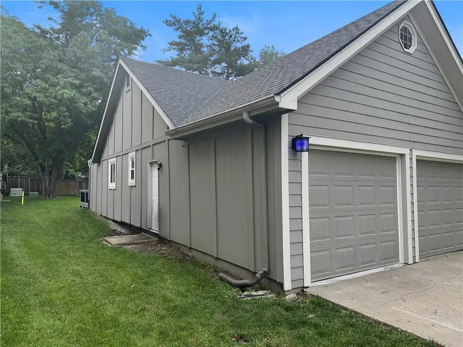 14404 S Cottonwood Drive, Olathe, KS 66062 - #2