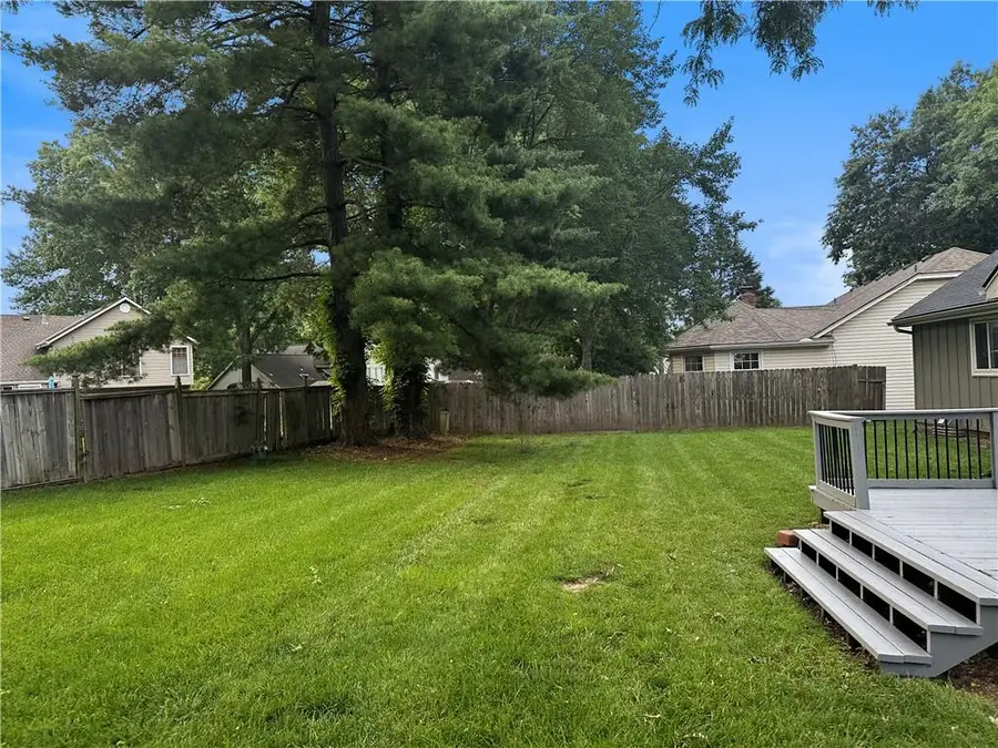 14404 S Cottonwood Drive, Olathe, KS 66062 - #3