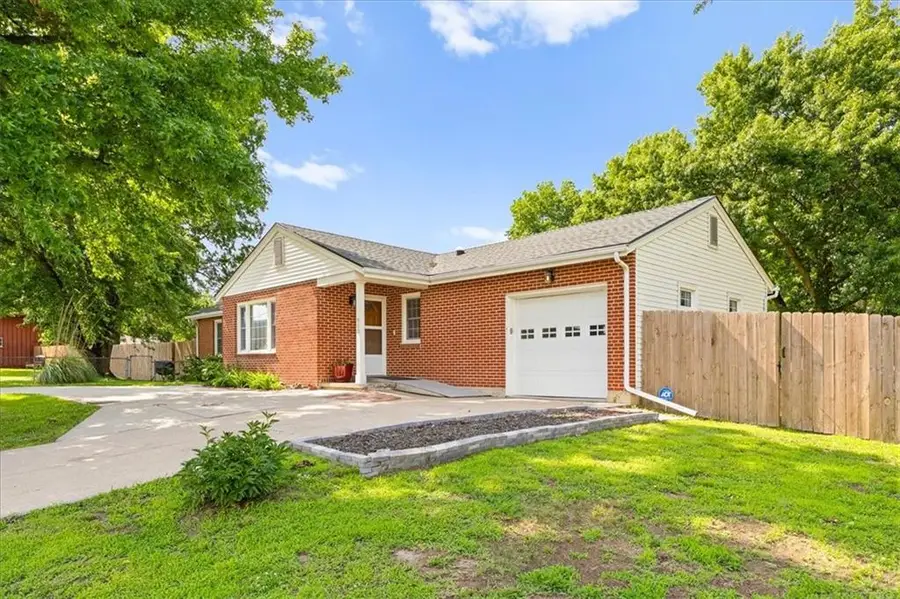 900 Thornton Street, Leavenworth, KS 66048 - #3