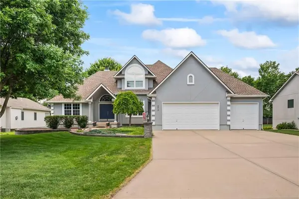 4212 NE Suwannee Drive, Lee's Summit, MO 64064