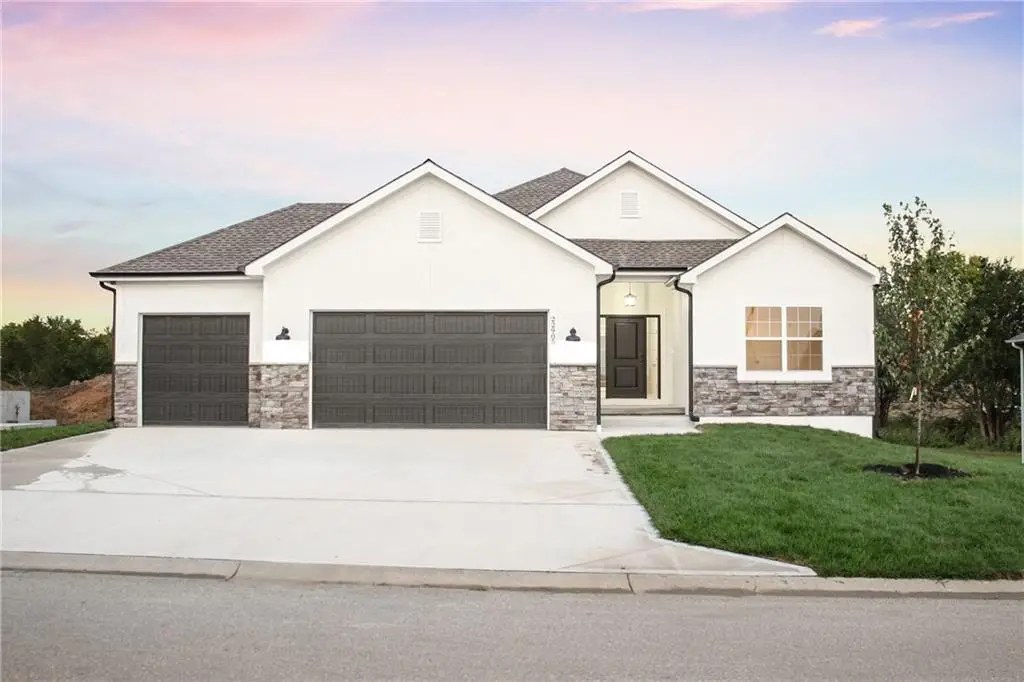 22912 S Ridgeview Drive, Peculiar, MO 64078 - #1