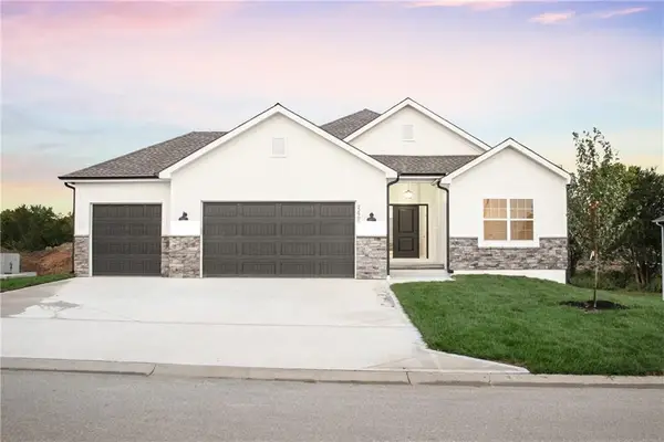 22912 S Ridgeview Drive, Peculiar, MO 64078