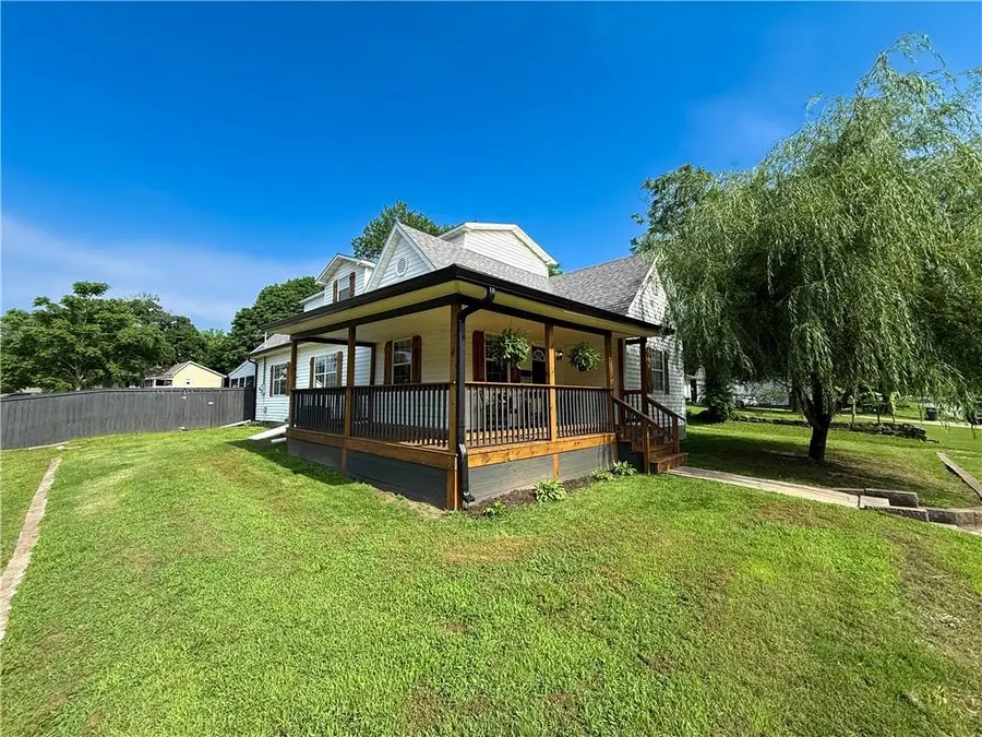 526 S West Street, Nevada, MO 64772 - #3