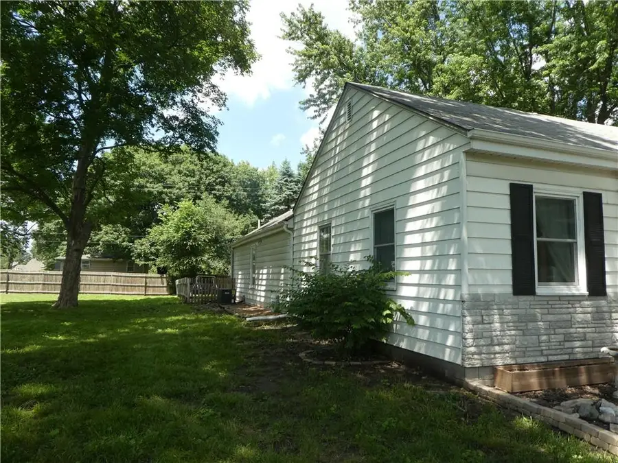 584 W Loula Street, Olathe, KS 66061 - #3