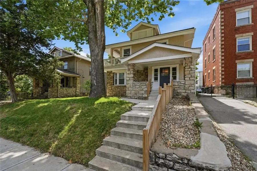 3836 Wyandotte Street, Kansas City, MO 64111 - #2