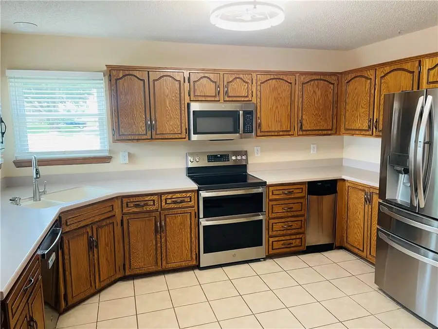 933 Park Avenue, Leavenworth, KS 66048 - #3
