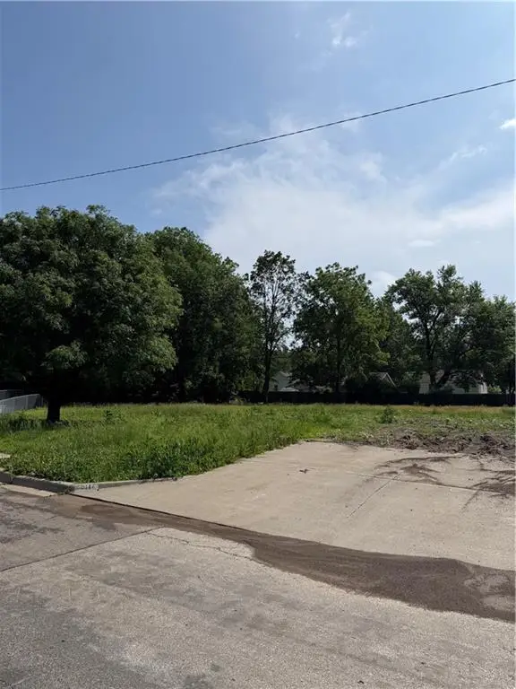8821 Jarboe Street, Kansas City, MO 64114 - #2