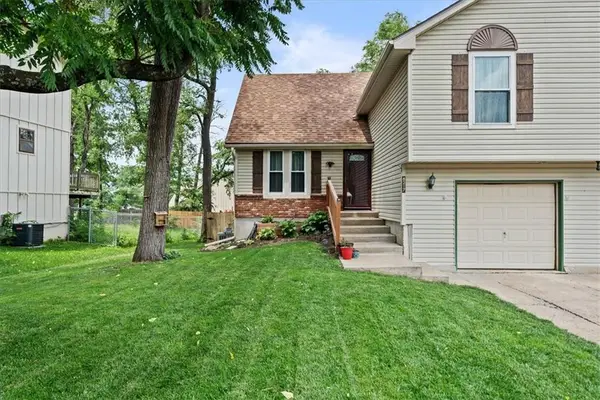 8217 Switzer Street, Overland Park, KS 66204