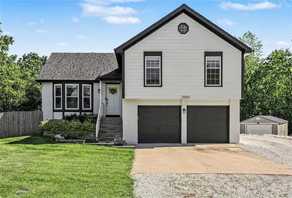 20061 Travis Lane, Stilwell, KS 66085