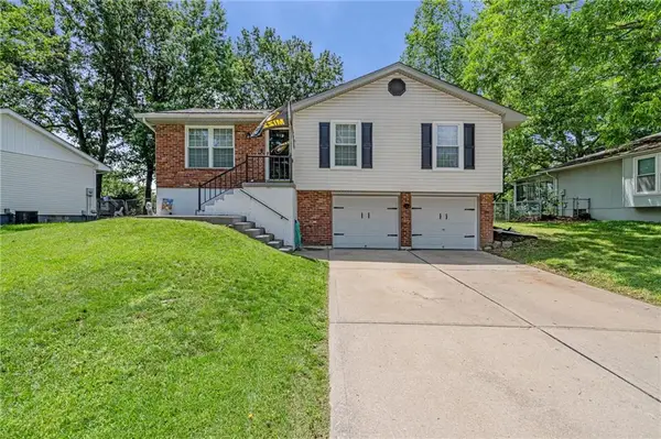 716 Redwood Lane, Blue Springs, MO 64014