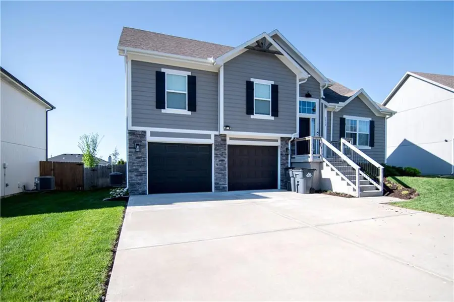3919 Valley Forge Drive, Blue Springs, MO 64014 - #2