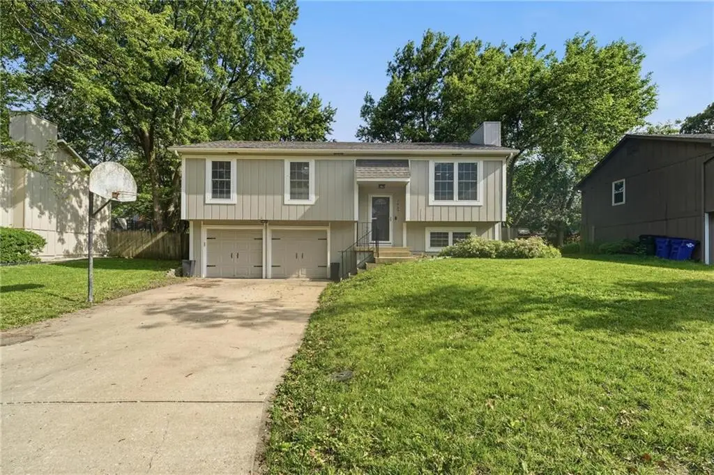 1037 S Valley Road, Olathe, KS 66061 - #1