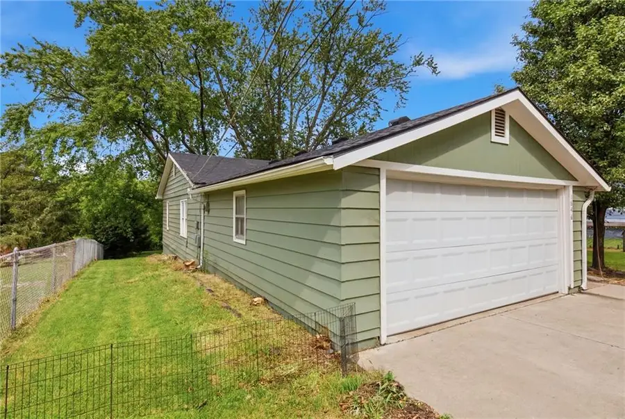 1046 S 79th Terrace, Kansas City, KS 66111 - #2